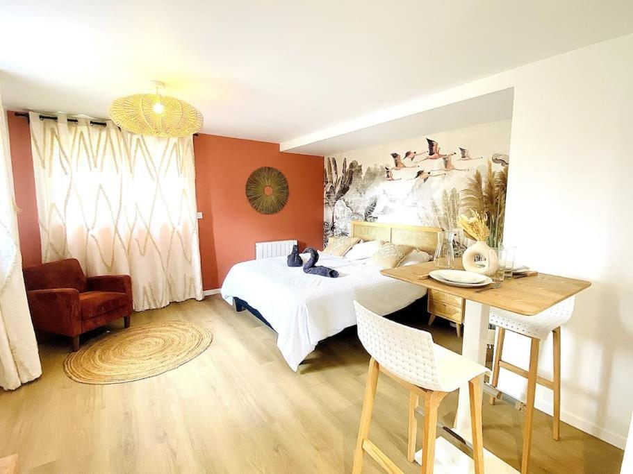 Chaleureux Appartement Proche Gare Laval  Extérieur photo
